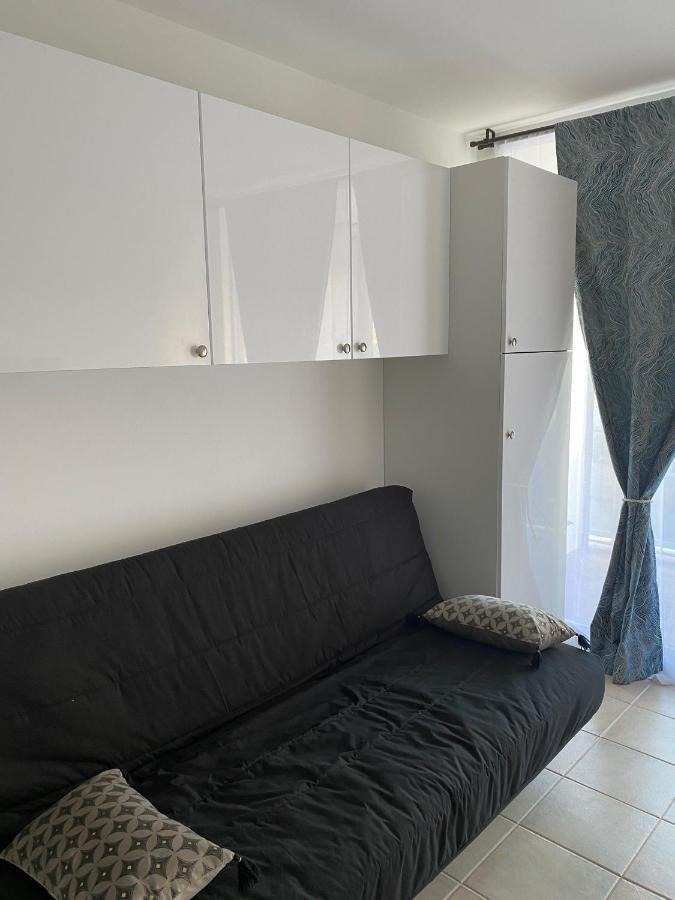 Joli Studio Neuf Av Terrasse A 50 M De La Mer Et Gare Rocabruna Exterior foto