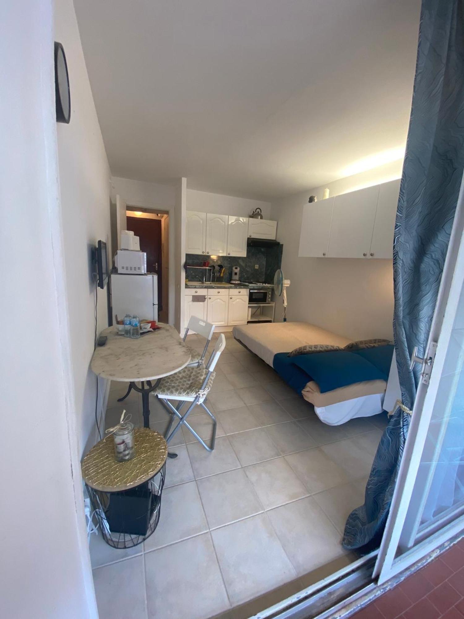 Joli Studio Neuf Av Terrasse A 50 M De La Mer Et Gare Rocabruna Exterior foto